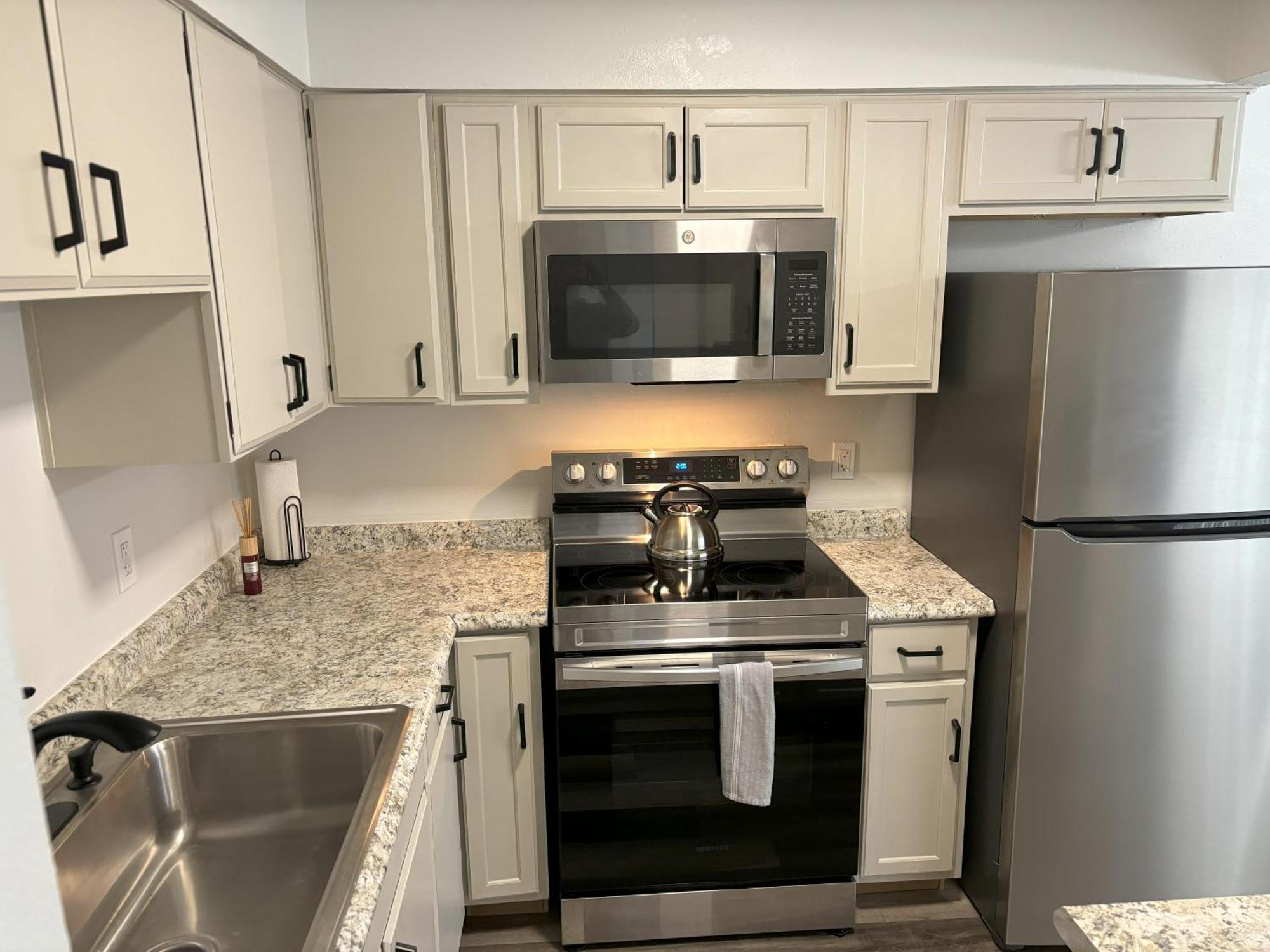 Peaceful Park 2 Bedroom Remodeled Family Suite Granite City Exterior photo